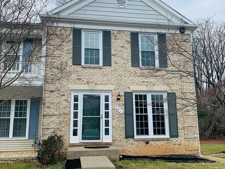 End Unit Town house Front Exterior