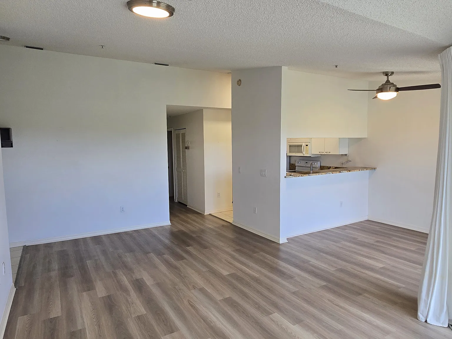 2 bed, 980 sqft, $2,500 — Photo 2