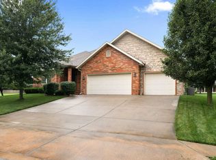 1901 N Winfield Dr, Springfield, MO 65802