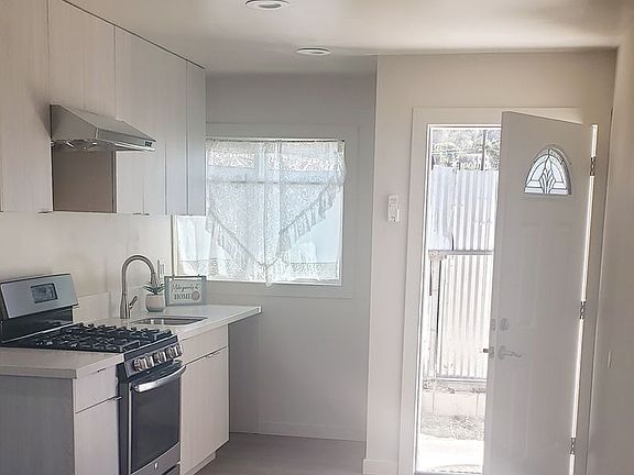 3rd image of 1090 Casa Hermosa Dr #B