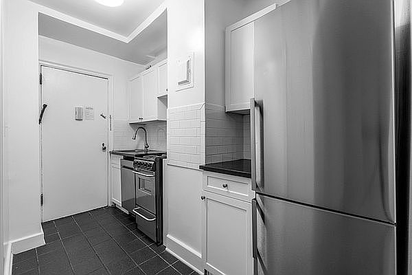 1st image of 307 E 44th St APT 202