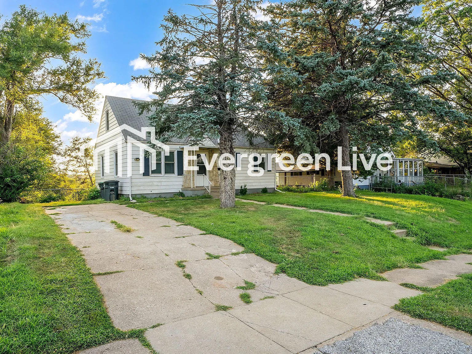 3 bed, 1.0 bath, 1575 sqft, $1,695 — Photo 2