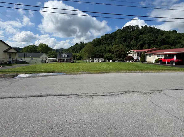 Chestnut St, Richlands, VA 24641