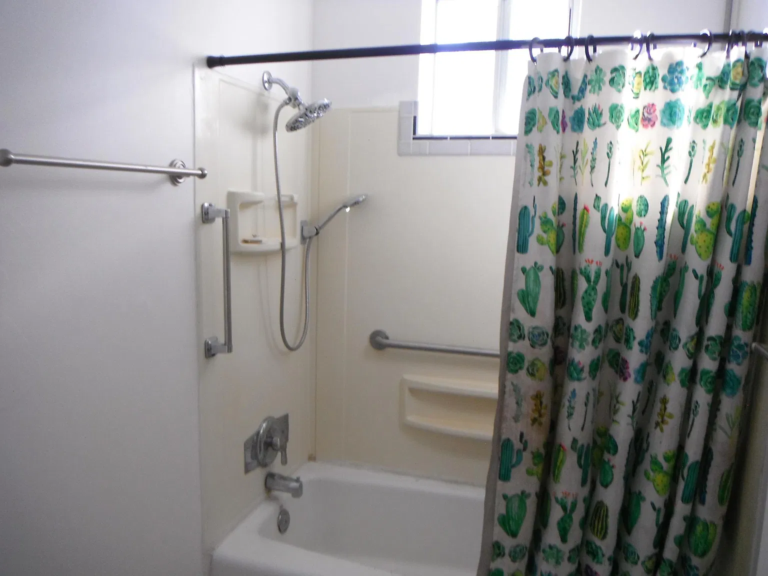 4 bed, 1192 sqft, $1,950 — Photo 4