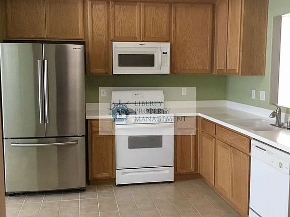 5th image of 3225 McVie Dr