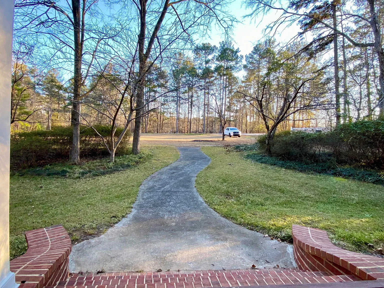 3 bed, 2.5 bath, 2413 sqft, $2,400 — Photo 3