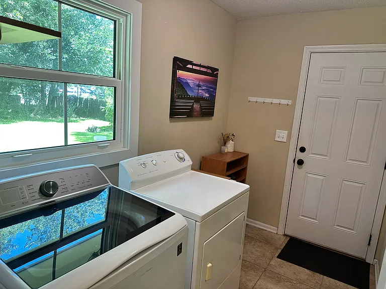 2204 N Dallerton Cir — Photo 5