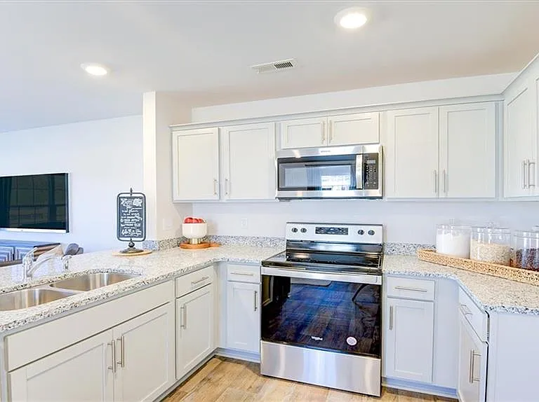1408 Maltese Ln — Photo 8