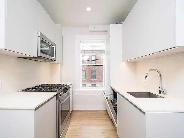 17 Forest St #4 — Photo 1