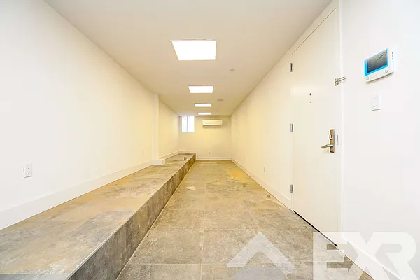 Rented by EXR | media 9