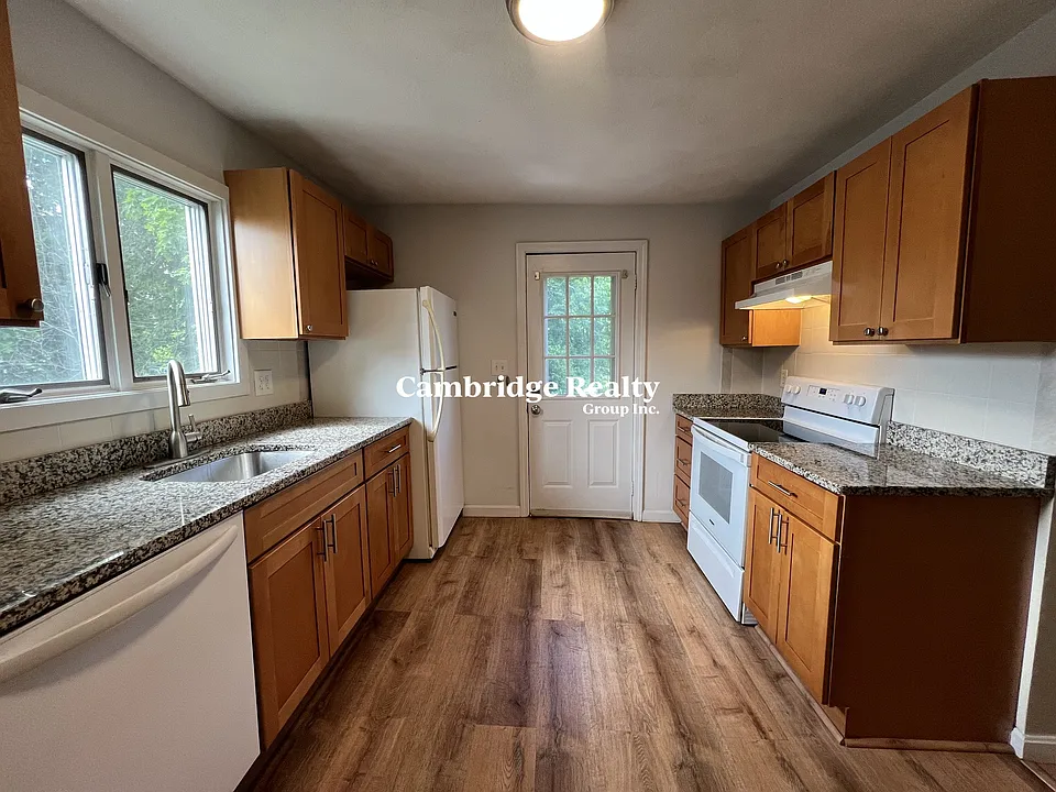 143 Washington Cir #2