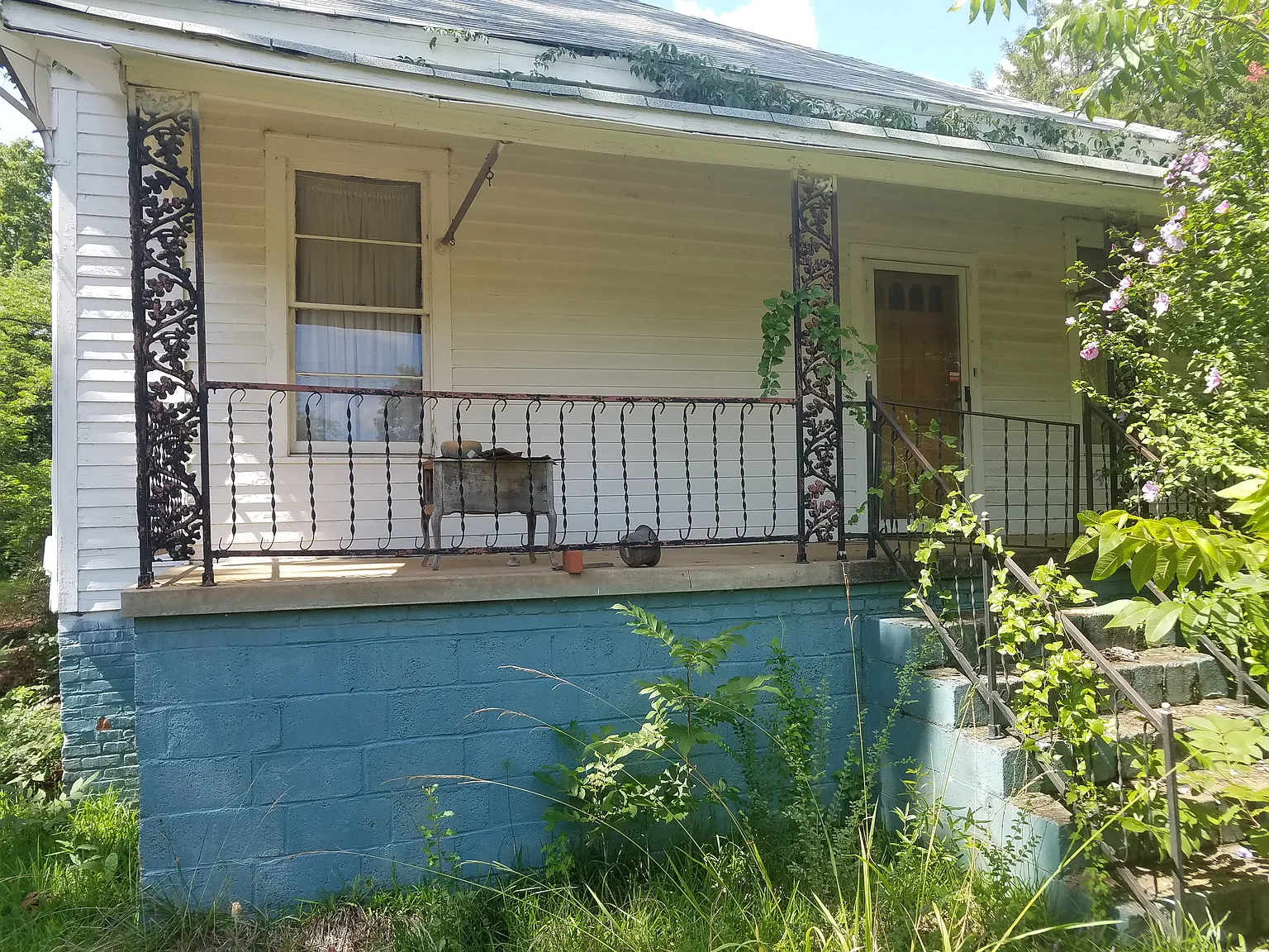 105 Elm St photo 1