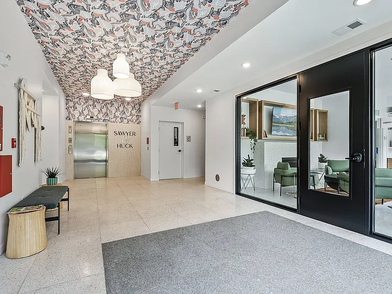 Sawyer Apartments — Photo 22