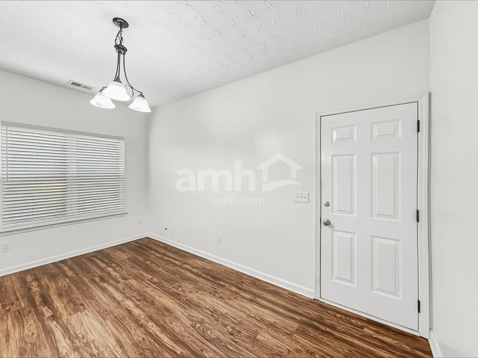 4 bed, 2.5 bath, 2406 sqft, $2,650 — Photo 4