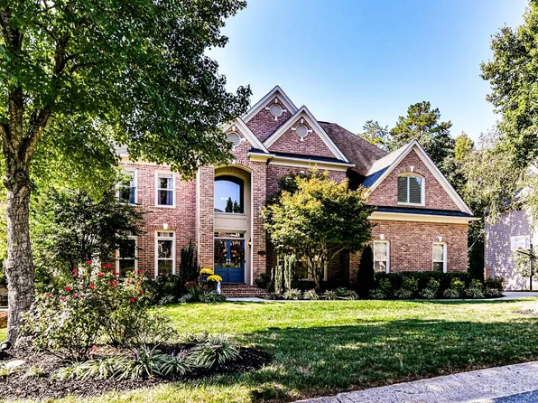2412 Thomashire Ct, Charlotte, NC 28262