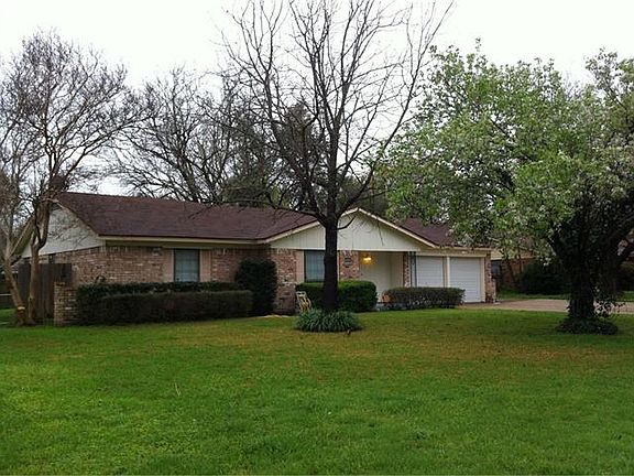 2nd image of 1002 Holly Hill Ct