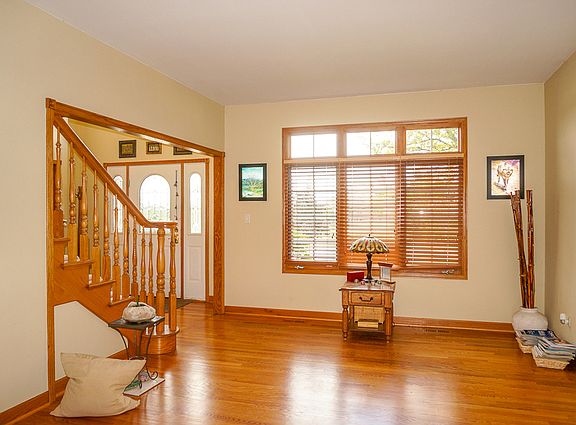 4th image of 10527 Amber Ln