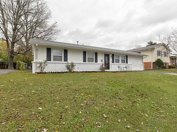 4th image of 1711 Charleston Ct