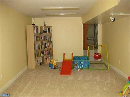 5th image of 126 Treymore Ct #126