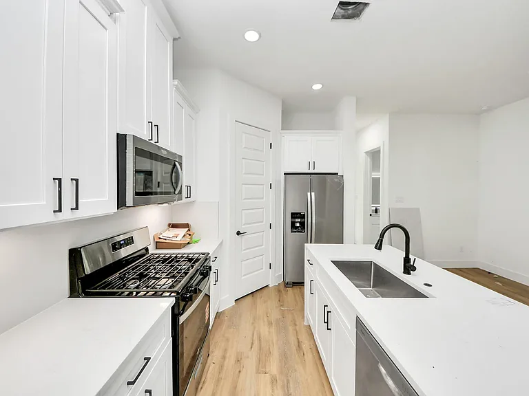 8313 Venus St — Photo 9