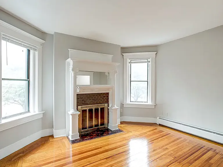 135 Belmont Apartments — Photo 7