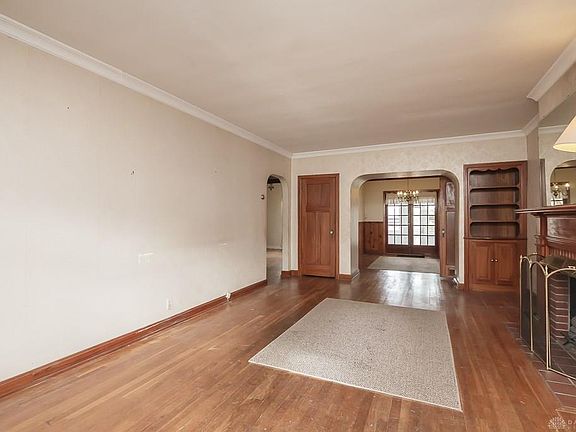 5th image of 313 W Siebenthaler Ave