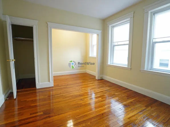 217 Kelton St, Boston, MA