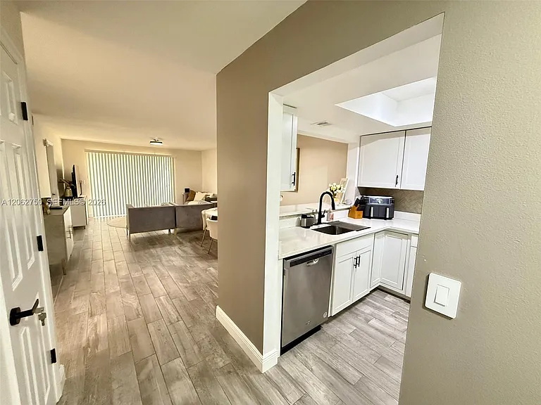 300 Promenade Dr #105 — Photo 7