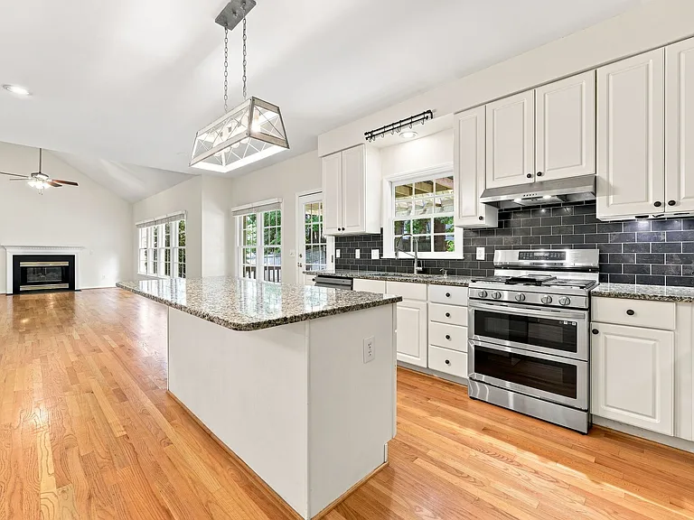 115 Lonebrook Dr — Photo 15