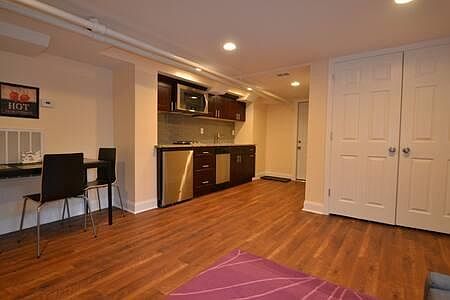 Dining Area - Kitchenette