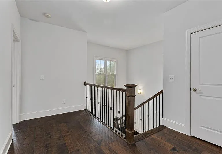 926 Canterbury Ln NE — Photo 14
