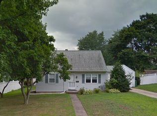 186 Coombs Dr, Paramus, NJ 07652
