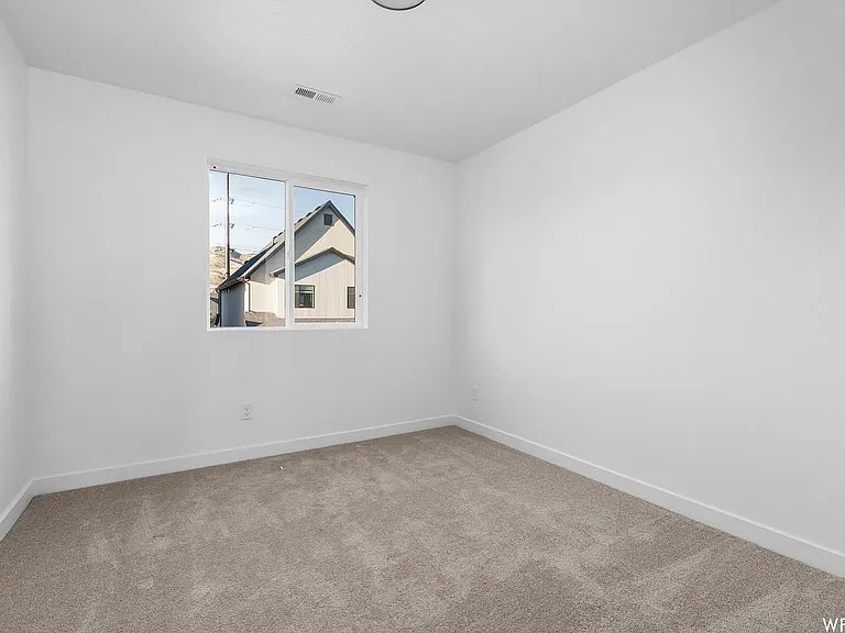 395 W 3175th St N — Photo 17