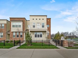 984 Station Blvd, Aurora, IL 60504