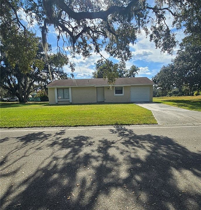 1st image of 4032 N Edgewater Cir