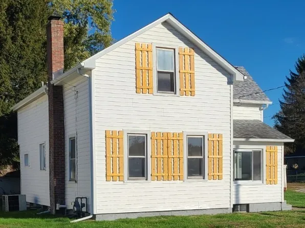 424 Columbiana St NE, Navarre, OH 44662