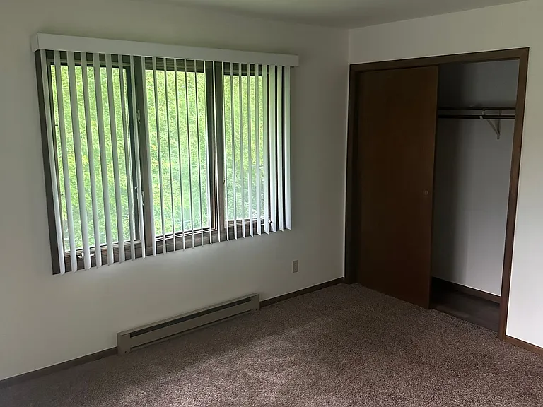 Immaculate Updated 2 Bedroom 1 bath — Photo 11