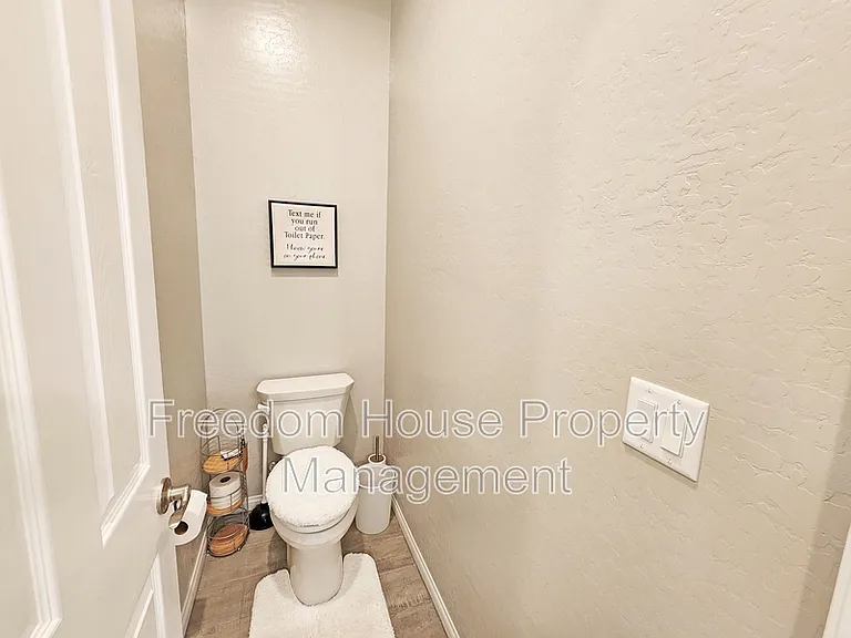 4901 Fairwood Ct — Photo 39