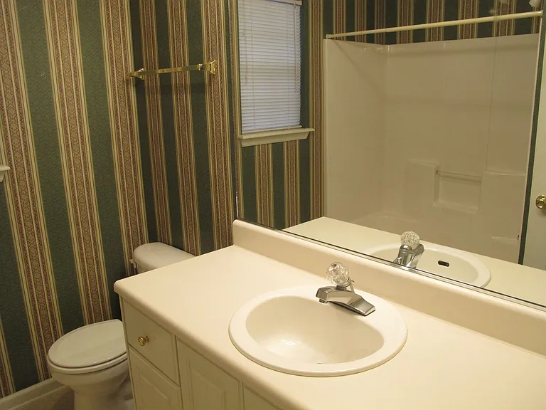 600 Surrey Ln — Photo 29
