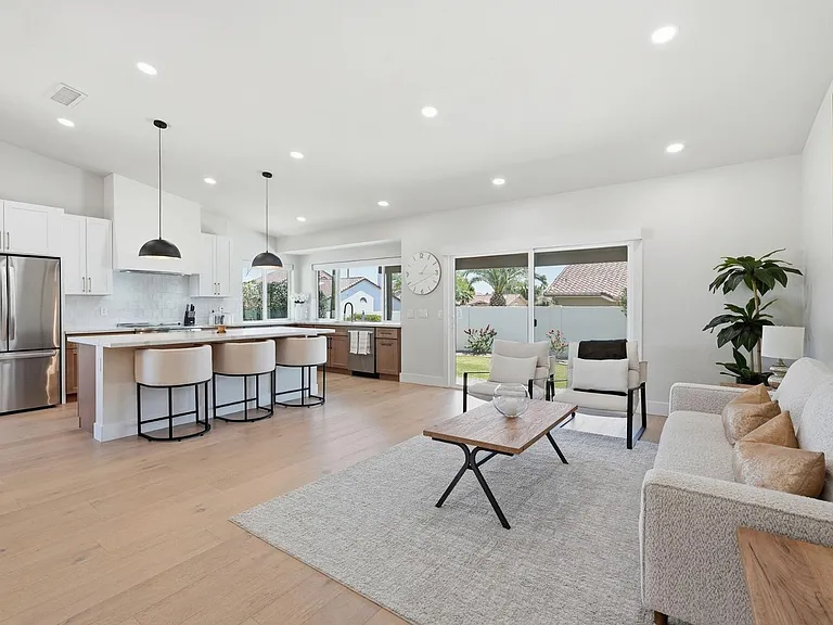 5623 E Claire Dr — Photo 13