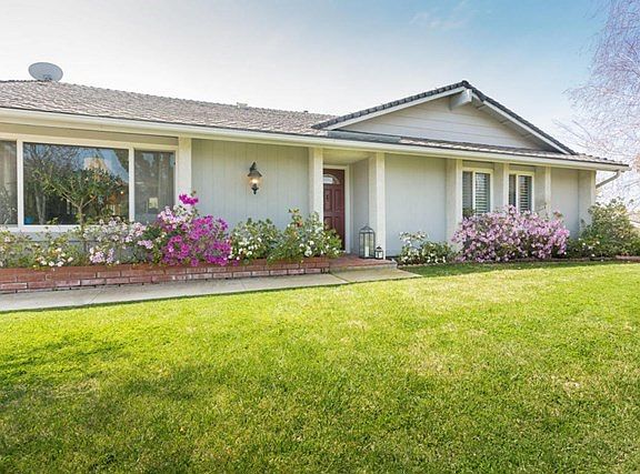 Beautiful Thousand Oaks Home-large-002-1