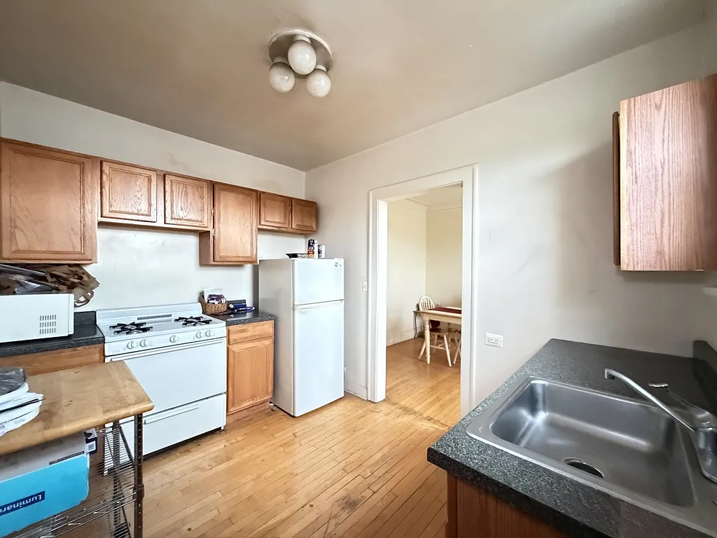 Sensational 1 Bed, 1 Bath at Green Bay + Tower (Winnetka) — Photo 2