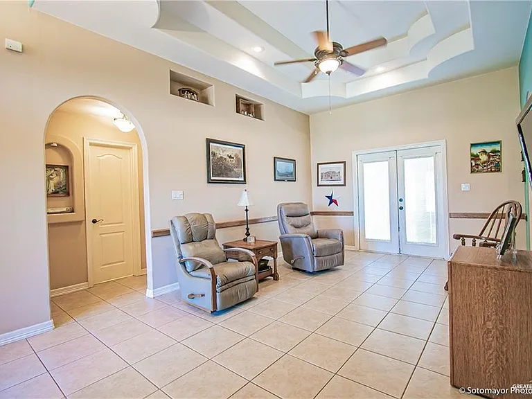3402 Robin Ave — Photo 2