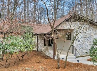 1704 Bearhollow Rd, Greensboro, NC 27410