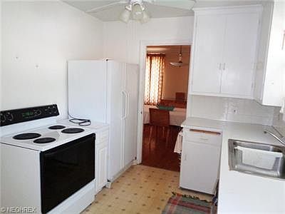 4th image of 22051 Roberts Ave