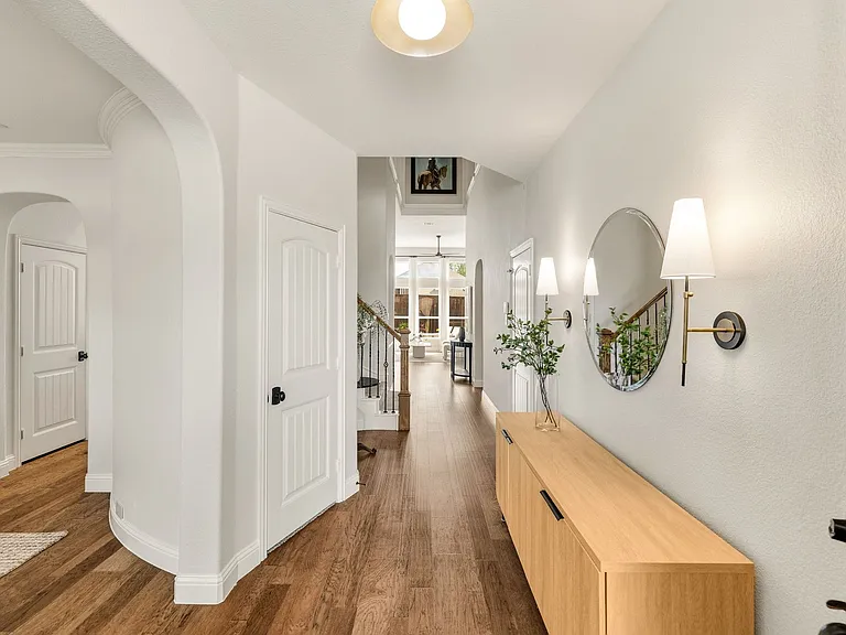 8405 Saint Clair Dr — Photo 2