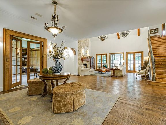 4th image of 1208 Saddlebrook Way