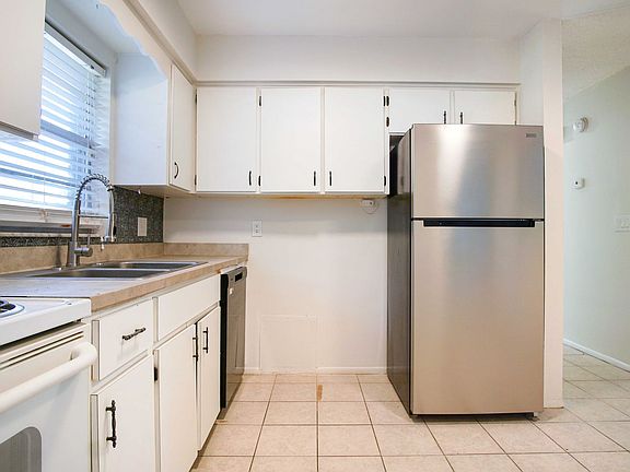 3rd image of 2287 NW Avenue G #C