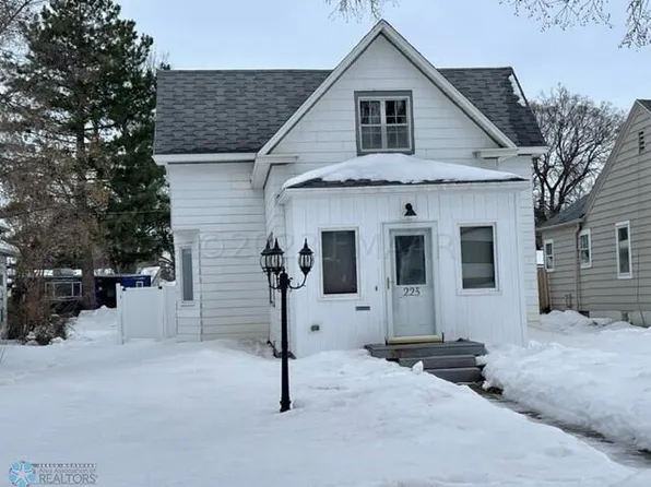 225 9th St N, Breckenridge, MN 56520