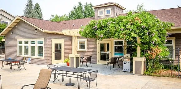 Oak Park Village Apartments — Photo 2
